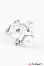 Load image into Gallery viewer, Starlet Shimmer Flower and Pearl Ring