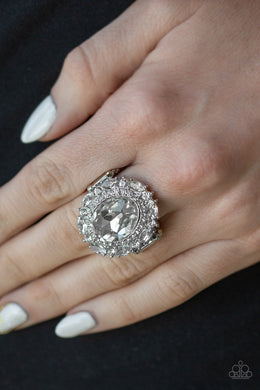 Show Glam - White - Paparazzi