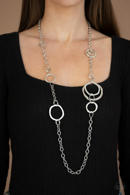 Amped Up Metallics - Silver - Paparazzi