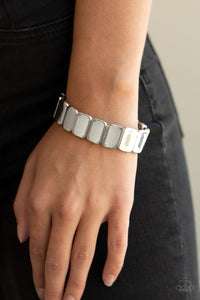 Retro Effect - Silver - Paparazzi