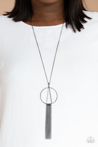 Apparatus Applique - Black - Paparazzi
