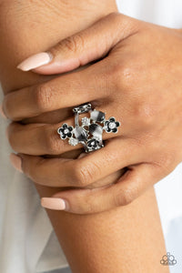 Daisy Delight - Black - Paparazzi