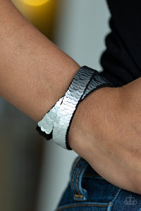 Under the Sequins - Silver/Black - Paparazzi